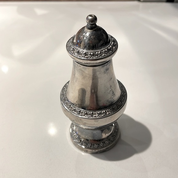 Antique Silver Salt Shaker. - Picture 2 of 4